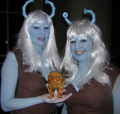 Torvald with Andorian Women